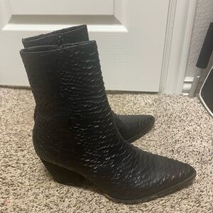 Matisse “Caty” Black Textured Women's Ankle Boots 8.5